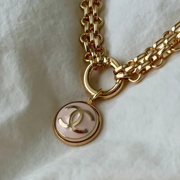 Pink Chanel pendant necklace - Picture 12 of 13